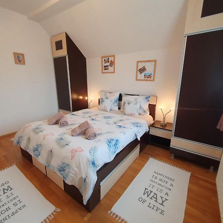 Smiley Apartment Sibiu Exterior foto